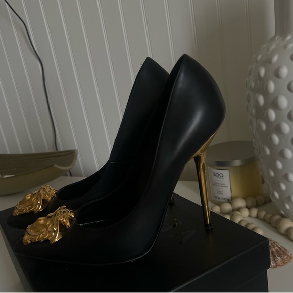 AUTHENTIC Versace Medusa head pumps 38.5 Womens - Picture 3 of 5